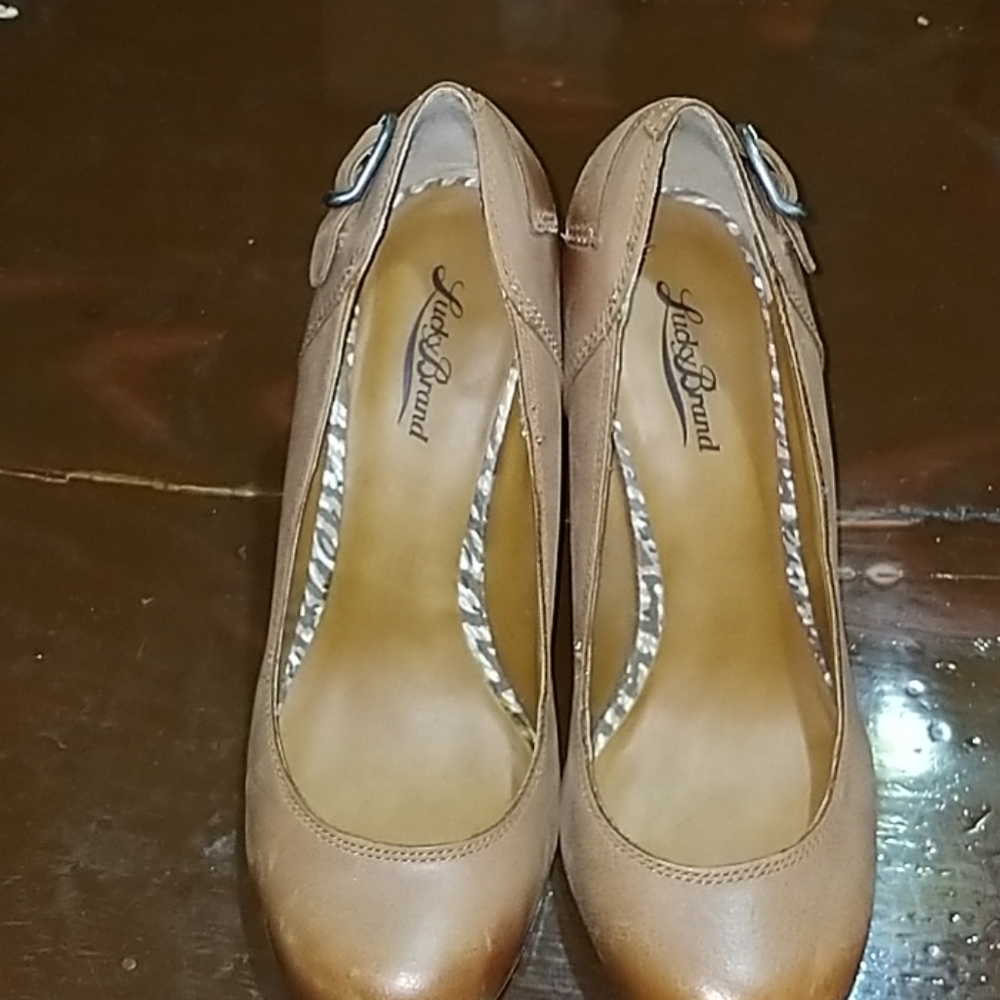 Toffee color wedges